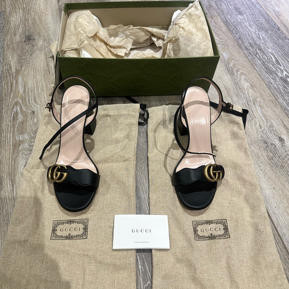 COPY - Gucci
Marmont Leather GG Block-Heel Sandals